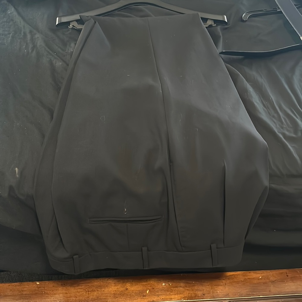 Men’s Geoffrey Beene Black two piece suit size 46L